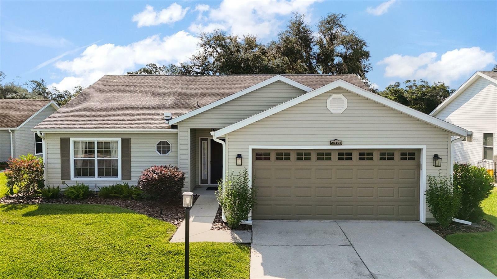 Property Photo: 25406 Crestwater Drive FL 34748