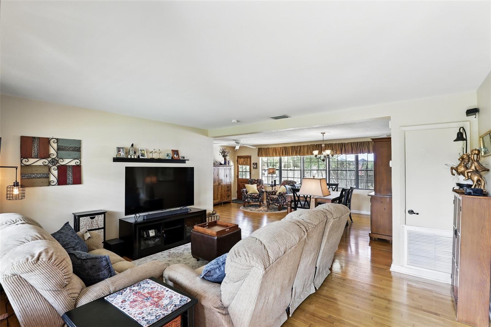 Property Photo: 619 Byron Road FL 32792