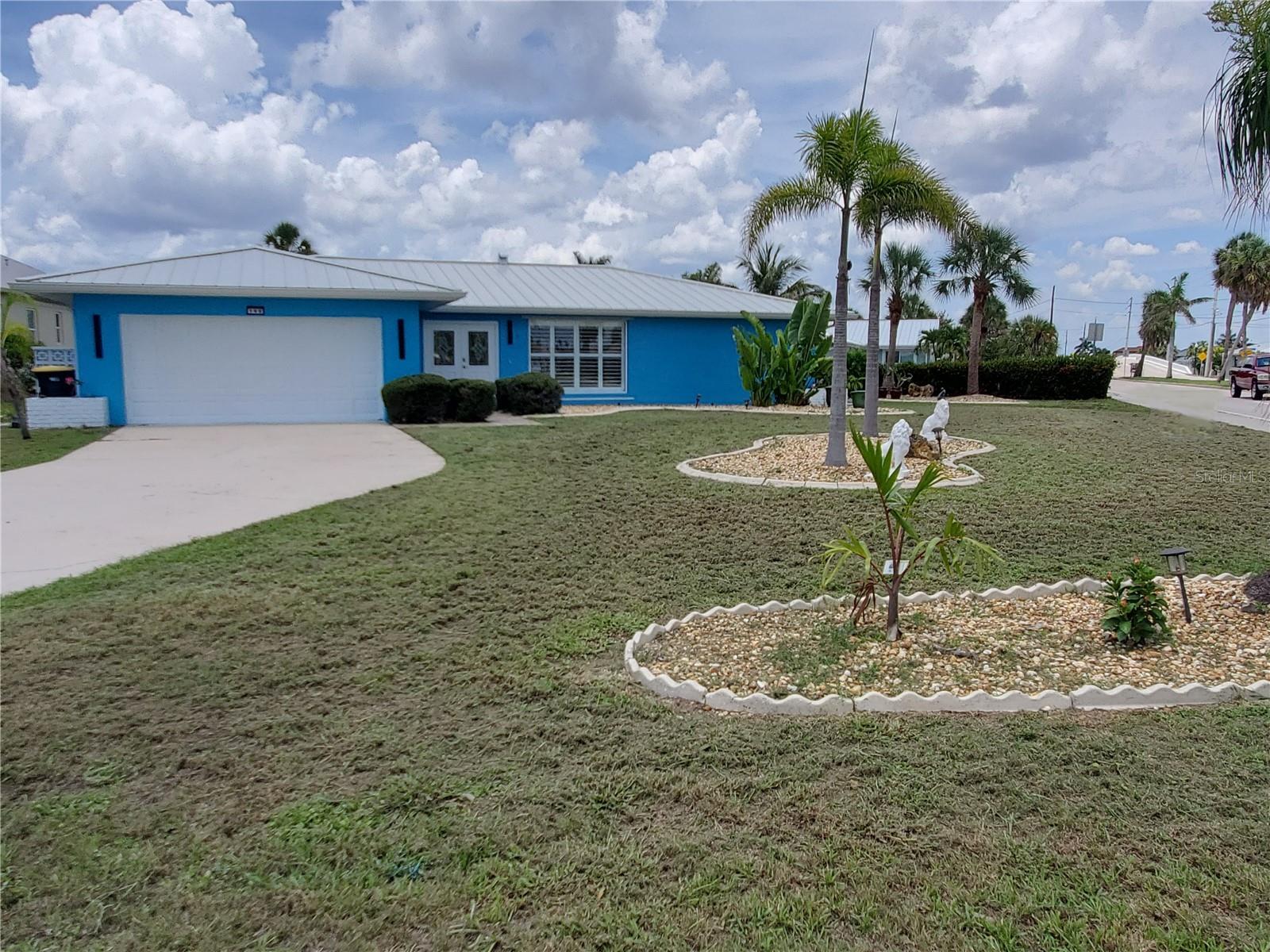 Property Photo: 190 Casa Ln FL 33950