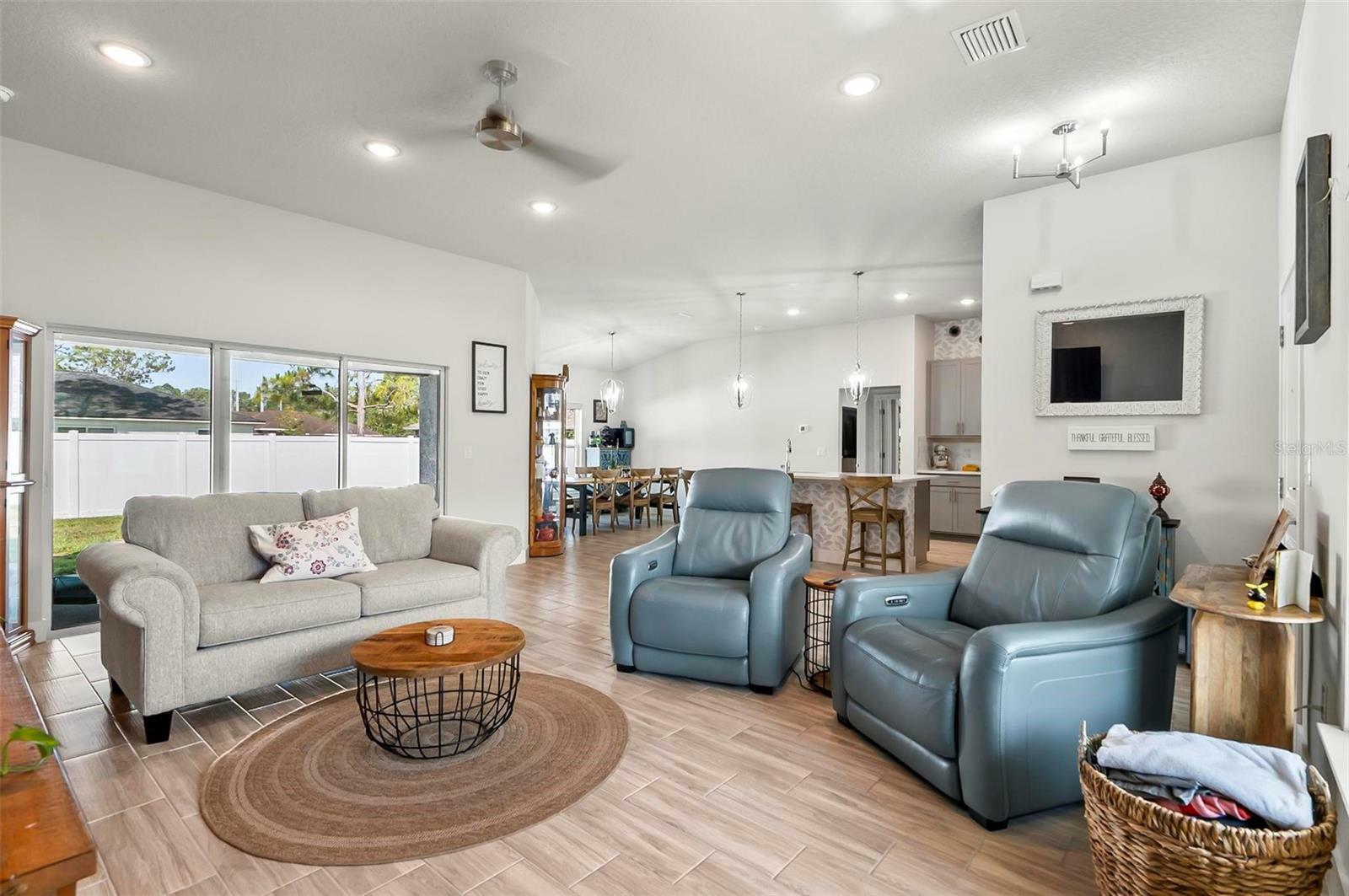 Property Photo: 5 Serenade Place FL 32164