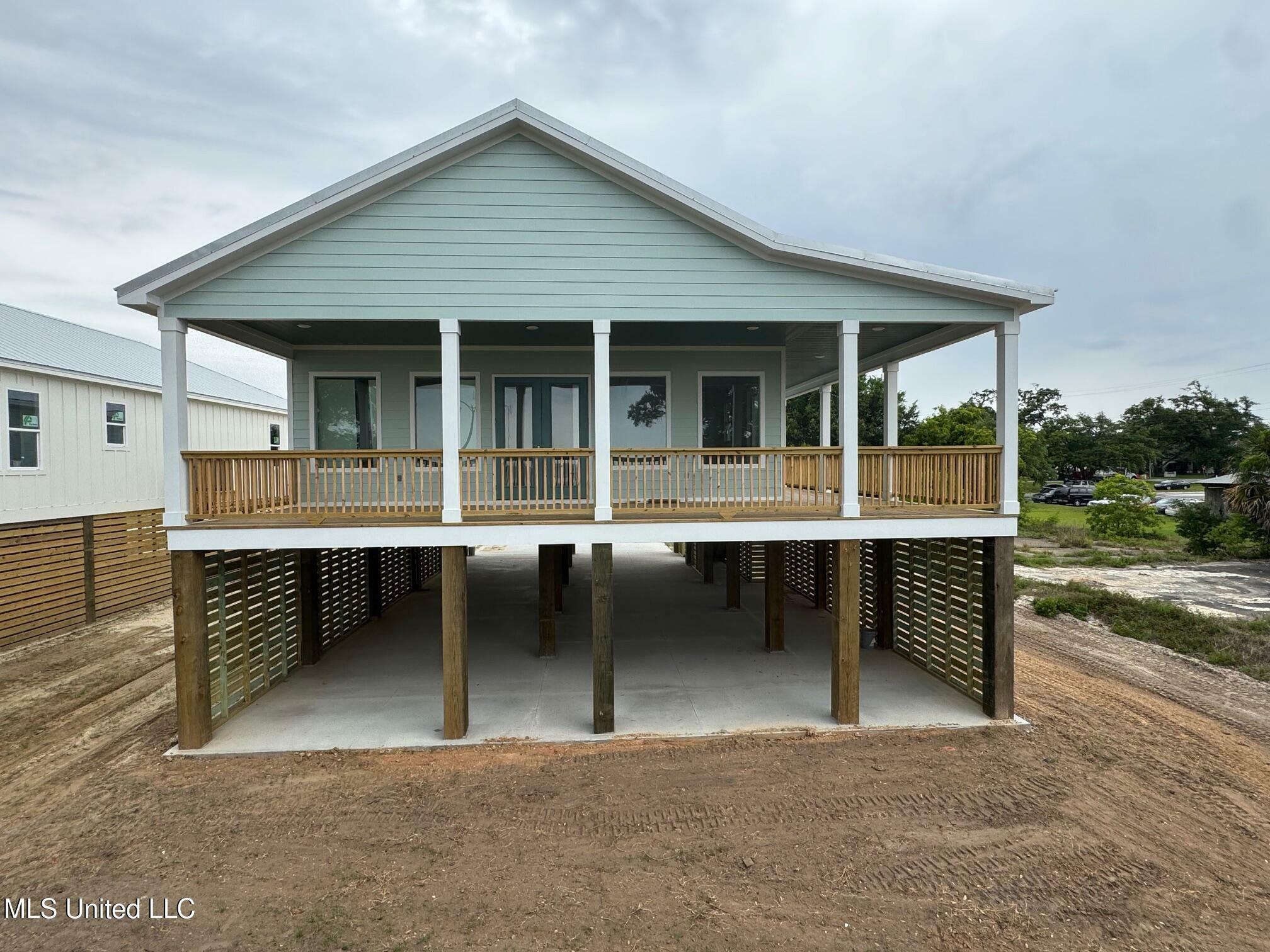 536 Beach Drive  Gulfport MS 39507 photo
