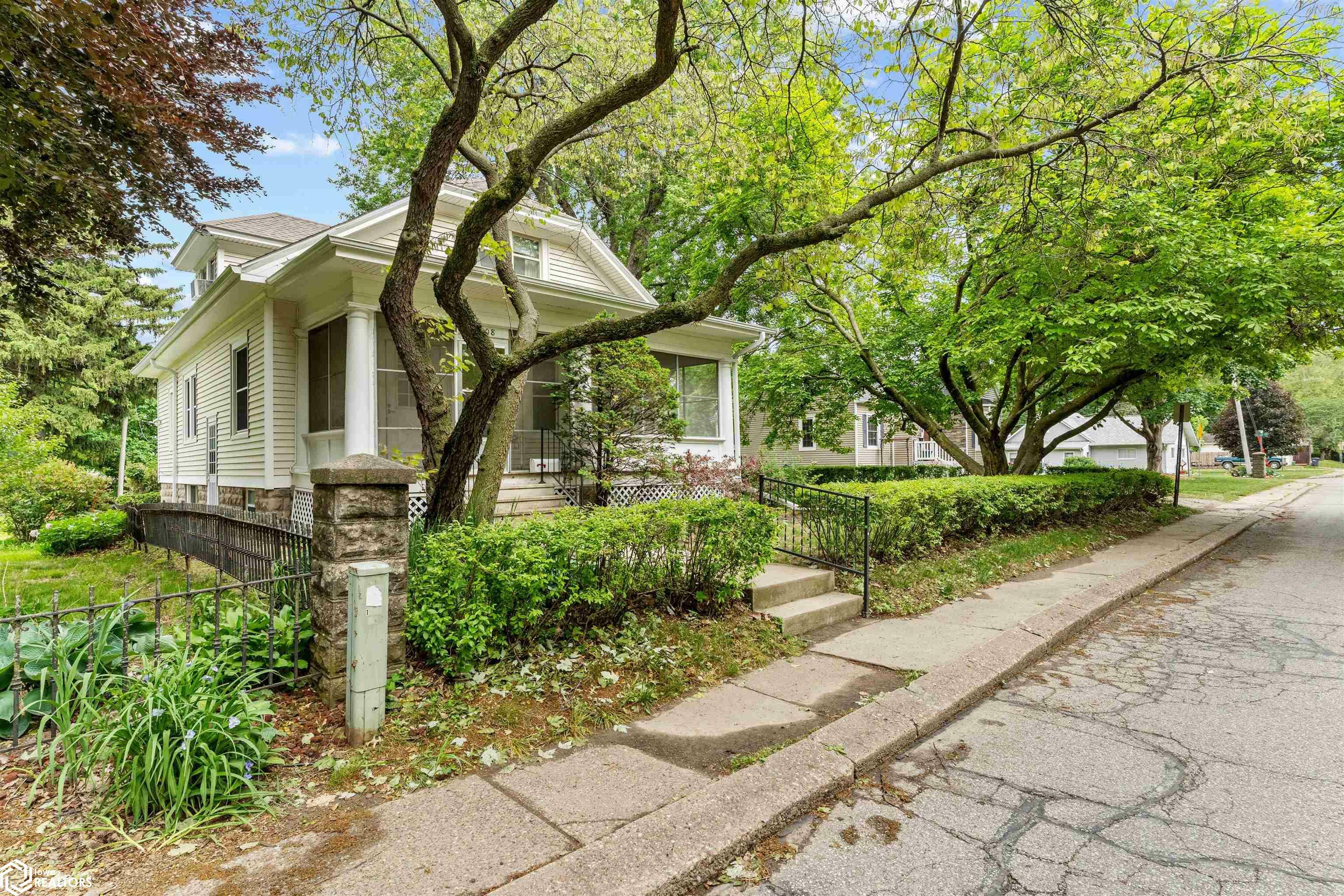 Property Photo: 1908 River Street IA 52601