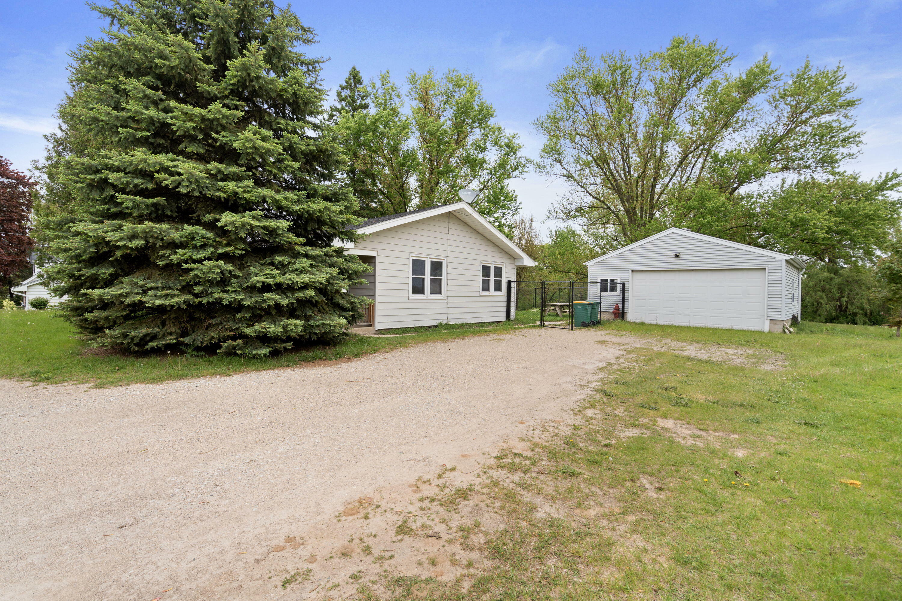 Property Photo: 538 124th St WI 53126