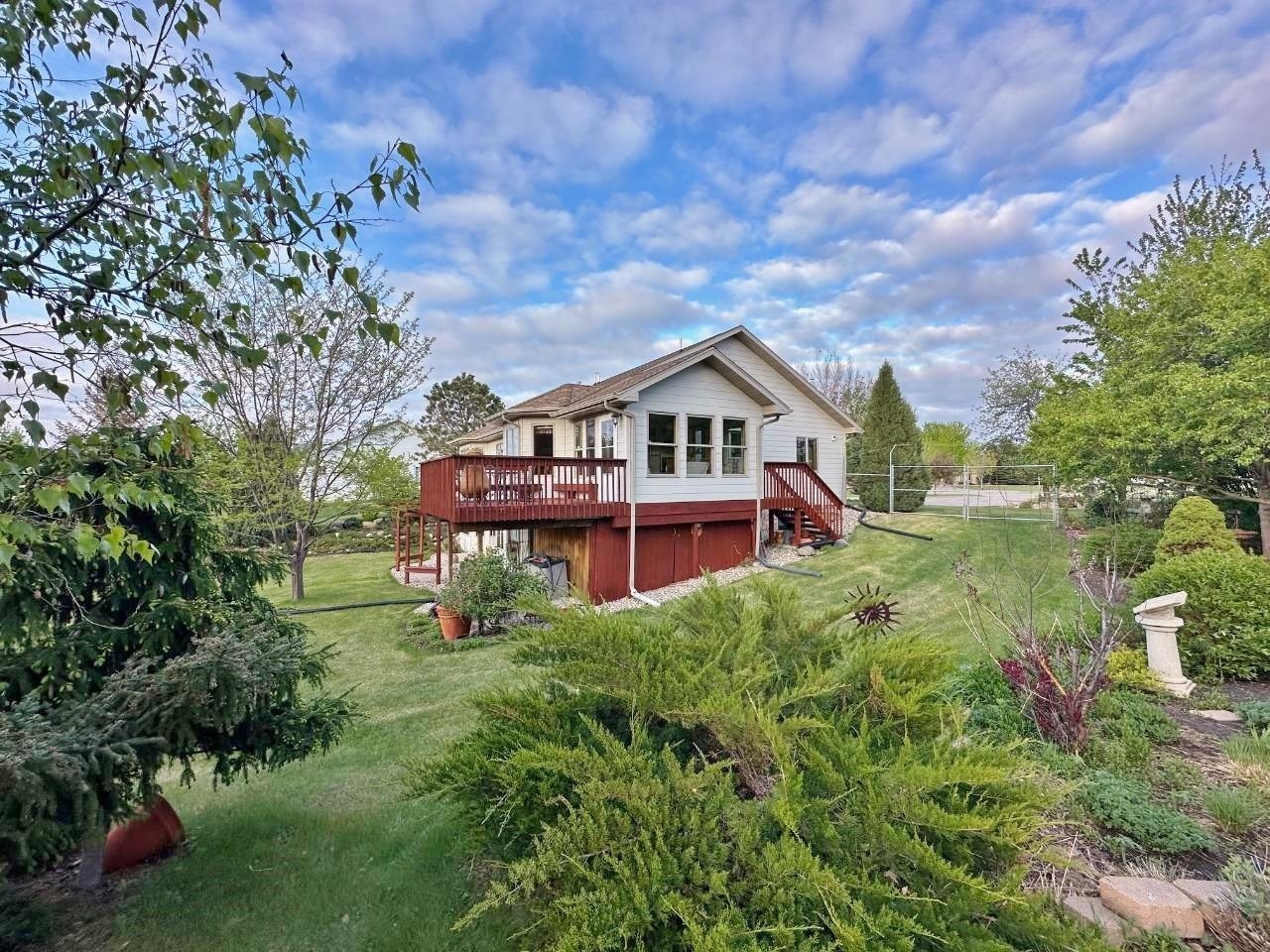 Property Photo: 2900 8th St SE ND 58701-3106