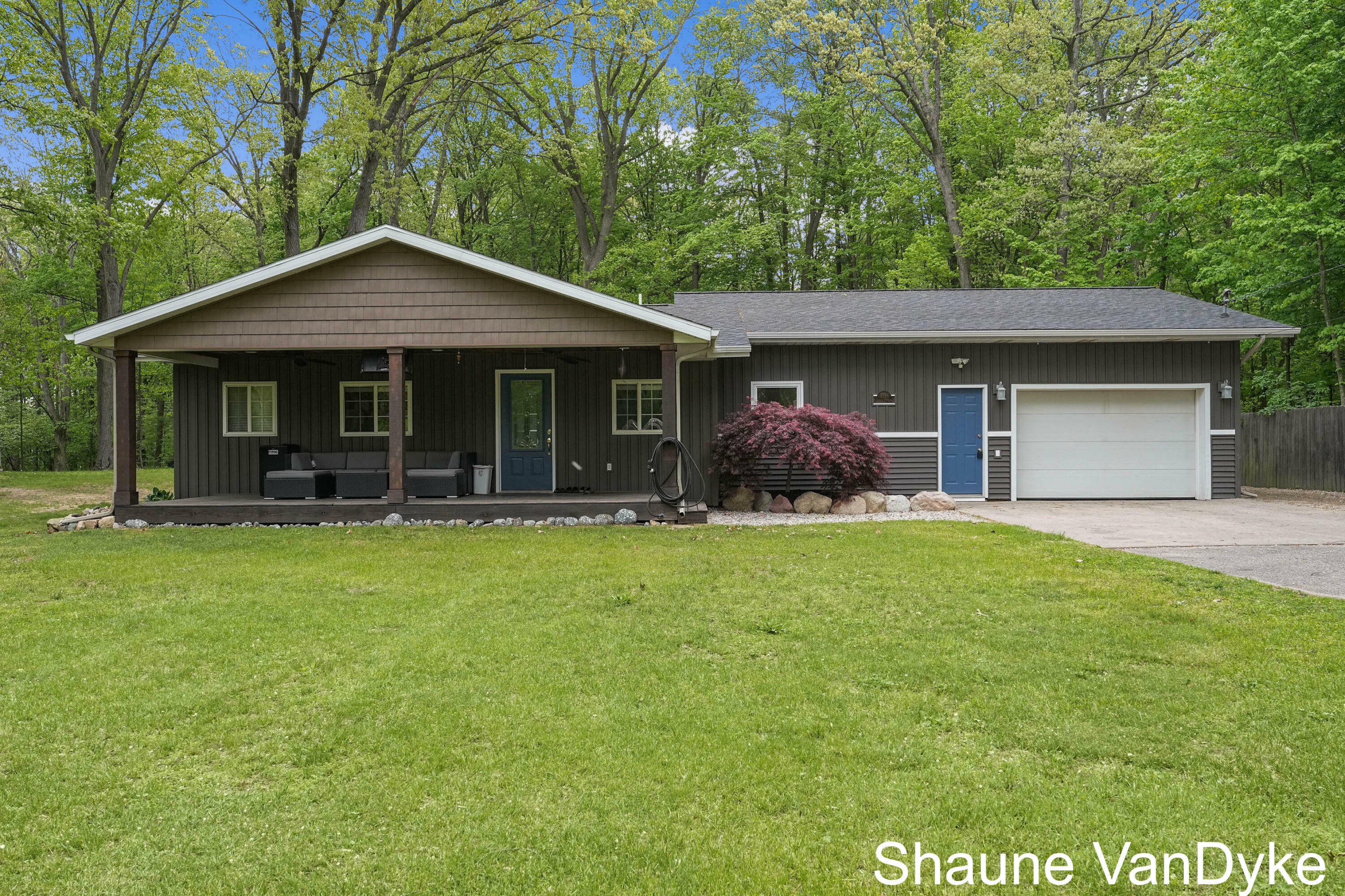 Property Photo: 5326 Division Avenue NE MI 49321