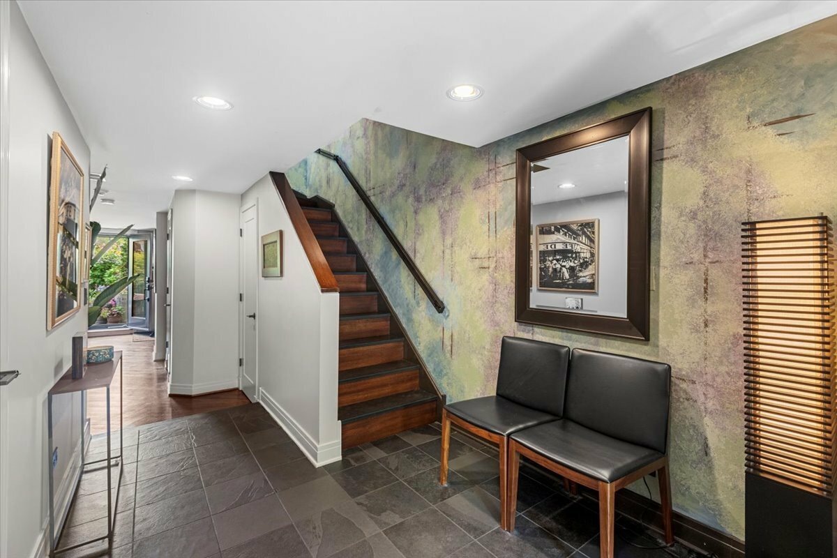 Property Photo: 1162 W Farwell Avenue IL 60626