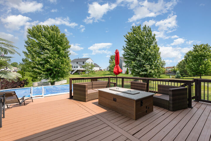 Property Photo:  335 Sutton Street  IL 60560 