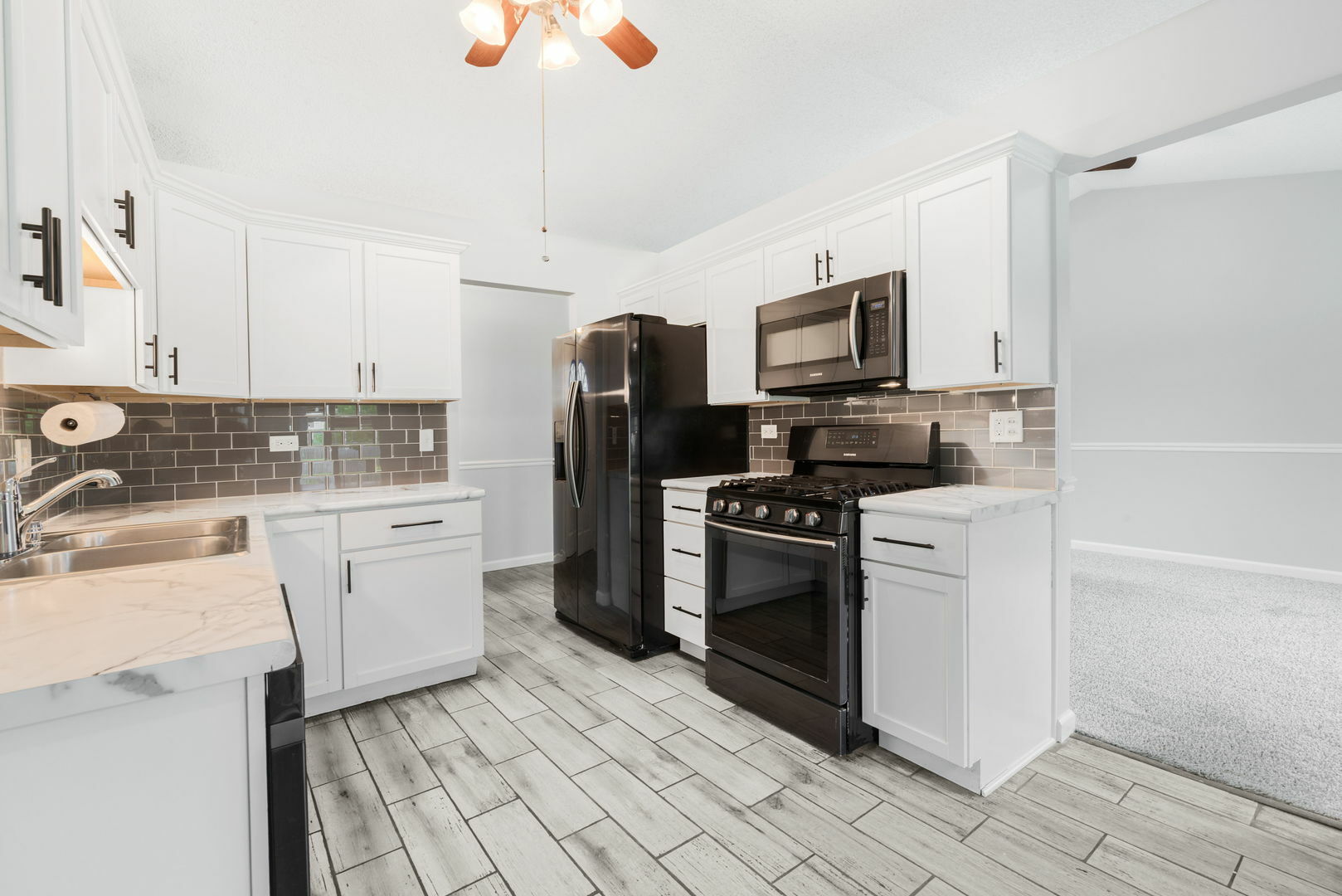 Property Photo:  828 Huron Court  IL 60188 