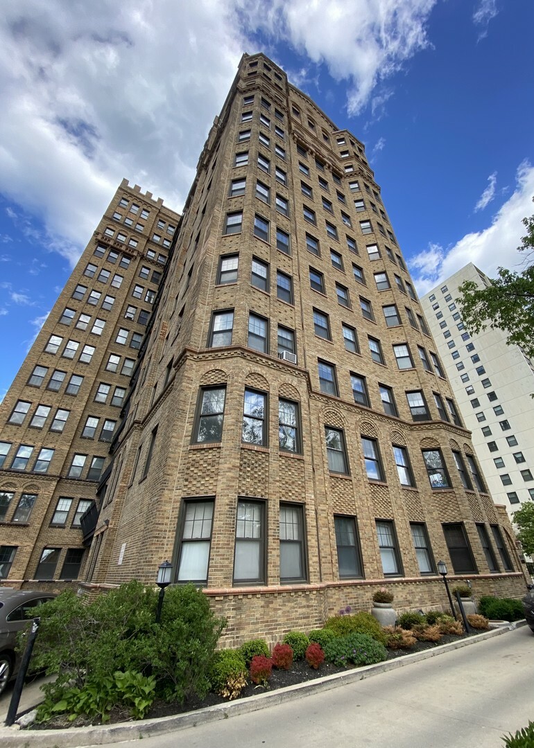 7321 S South Shore Drive 11-B  Chicago IL 60649 photo