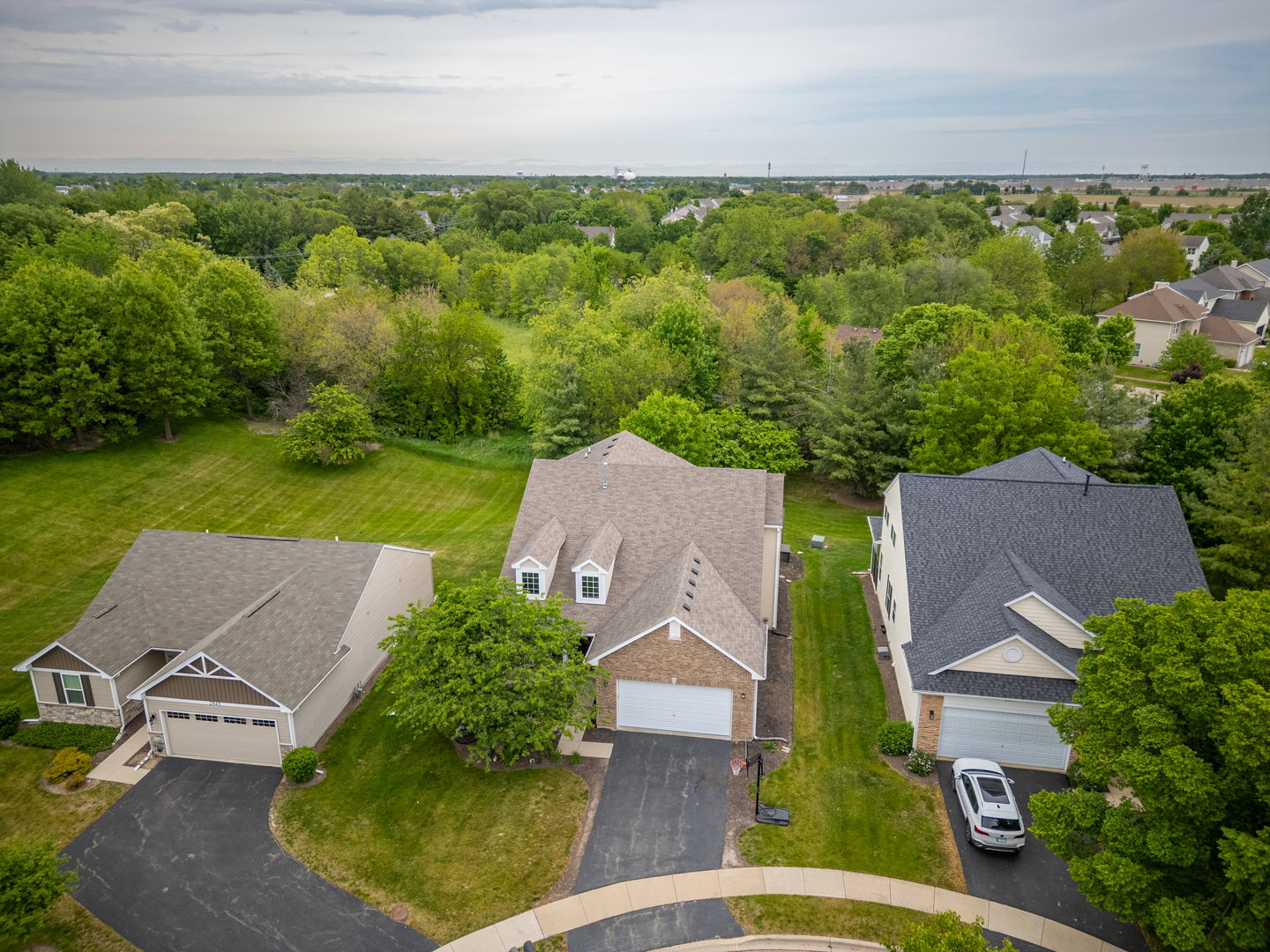 Property Photo: 2845 Silver Springs Court IL 60560