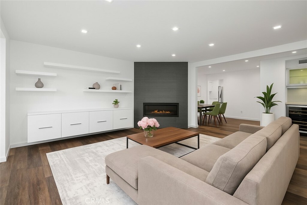 Property Photo: 18653 Burbank Boulevard 2 CA 91356