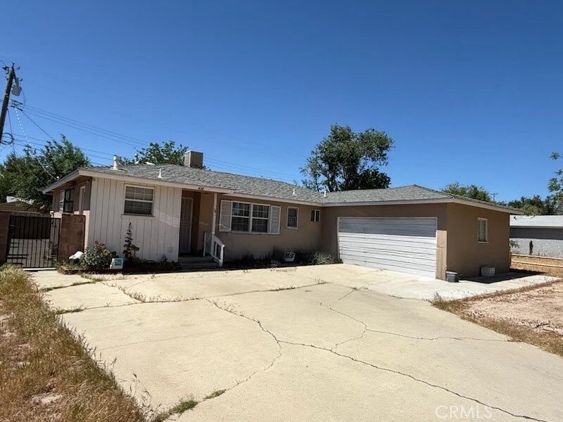 Property Photo:  438 E Avenue R5  CA 93550 
