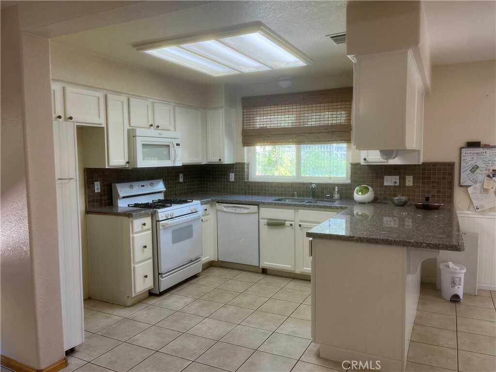 Property Photo: 43282 Corte Argento CA 92592