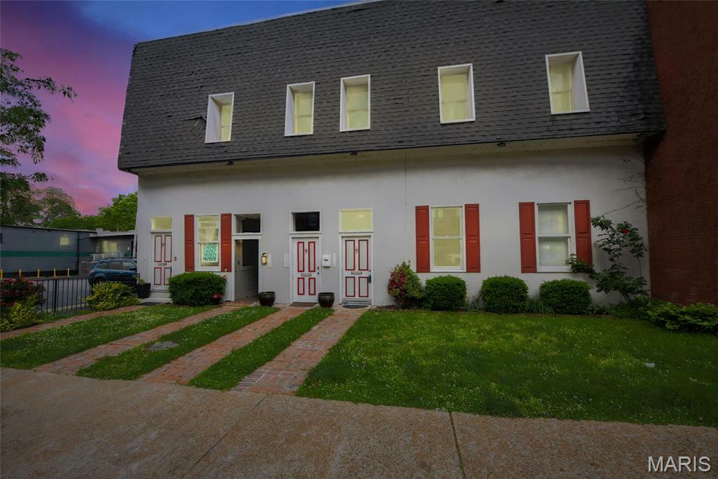 2416 S 12th A  St Louis MO 63104 photo