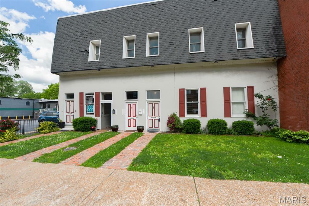 Property Photo: 2416 S 12th A MO 63104