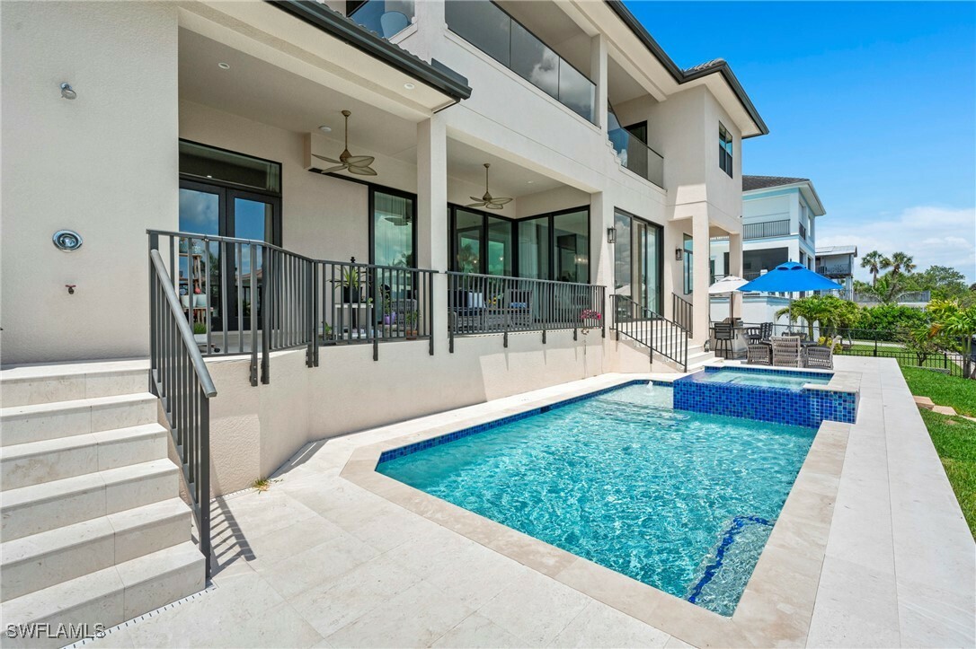 Property Photo: 388 Pine Avenue FL 34108