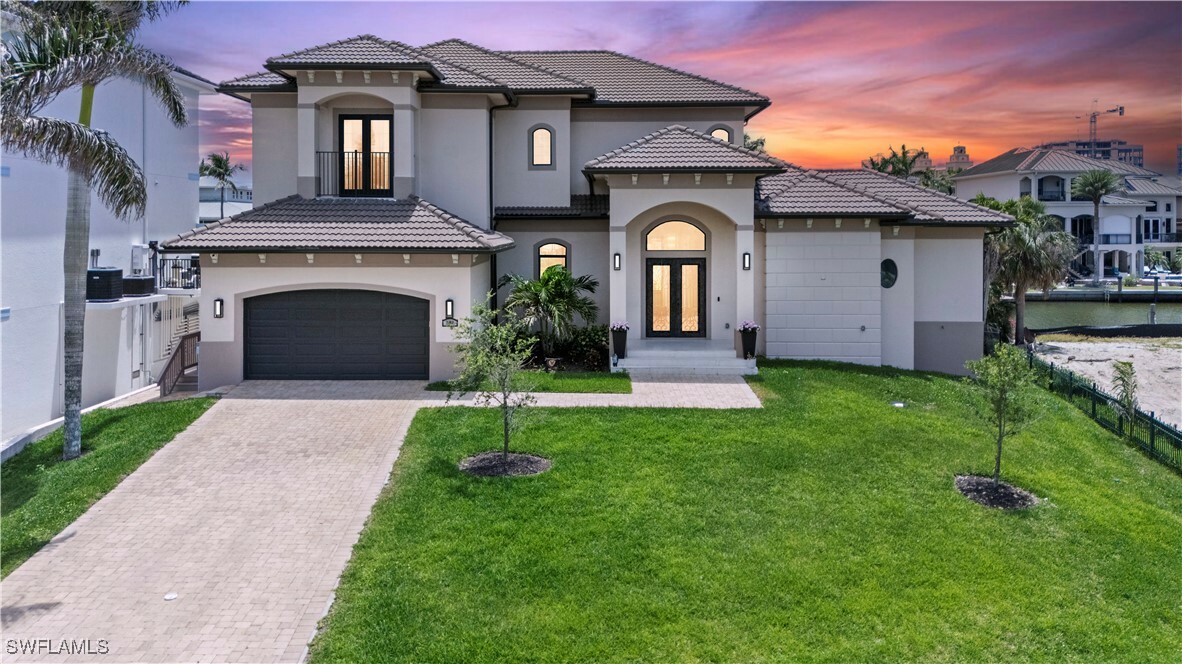 Property Photo: 388 Pine Avenue FL 34108