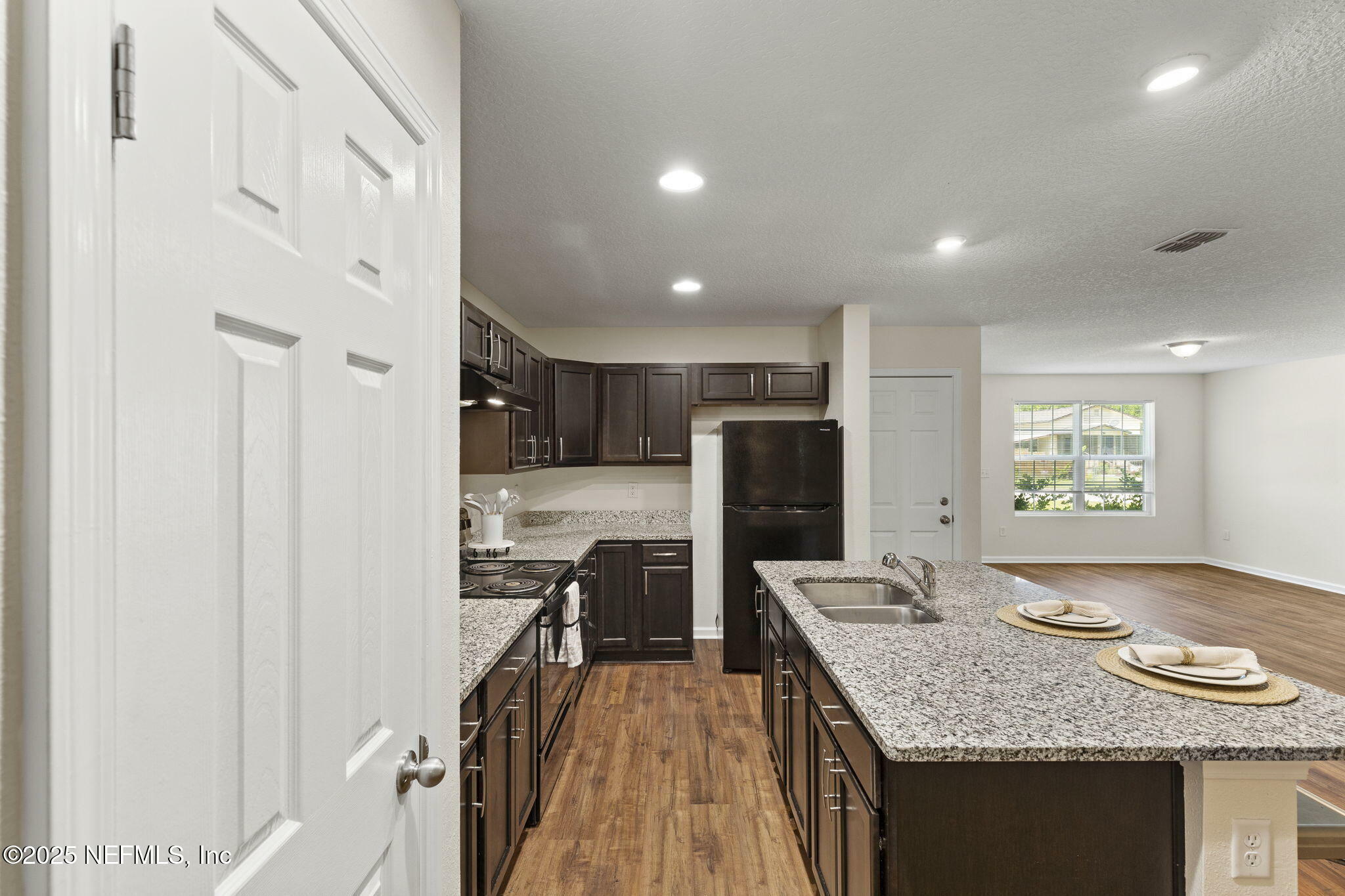 Property Photo: 1343 Pangola Drive FL 32205