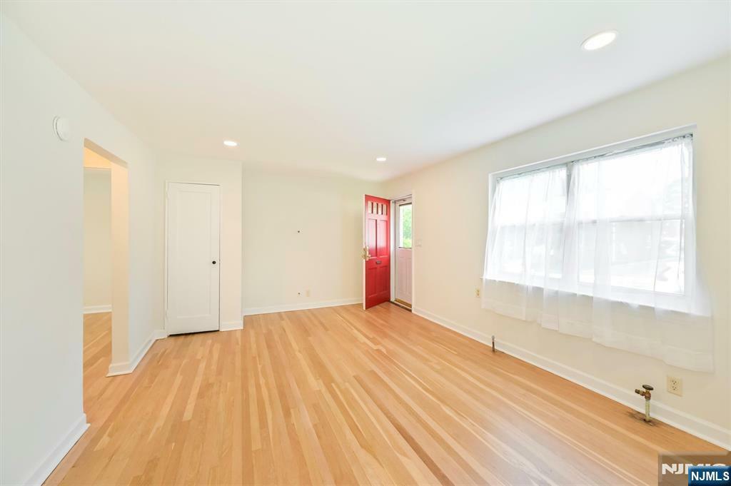 Property Photo:  461 Heath Place 23  NJ 07601 