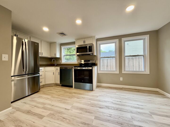 Property Photo:  3 Lyndale Avenue  NH 03079 