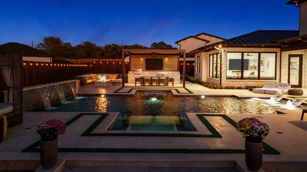 Property Photo:  1115 Oakbrook Hills Court  TX 76262 
