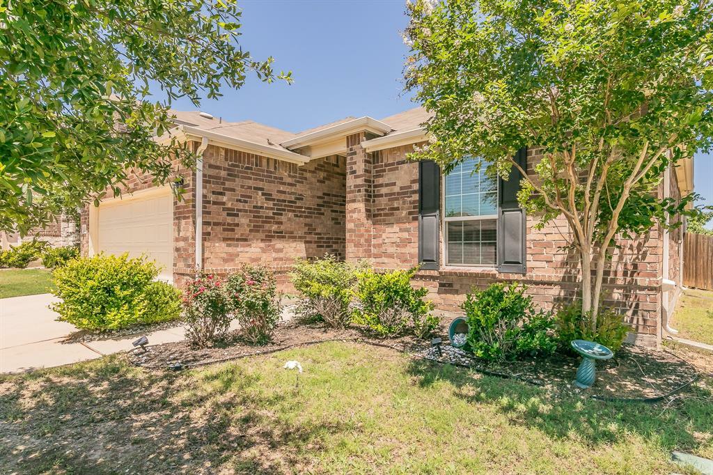 Property Photo:  2409 Buelingo Lane  TX 76131 