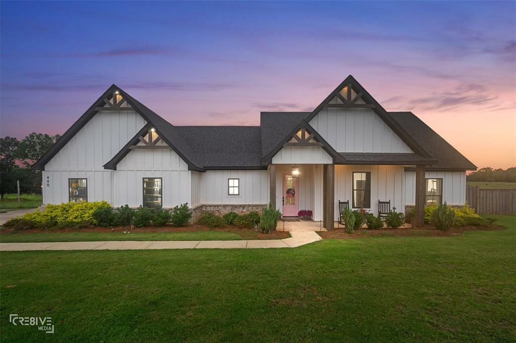 Property Photo: 440 Legacy Place LA 71030