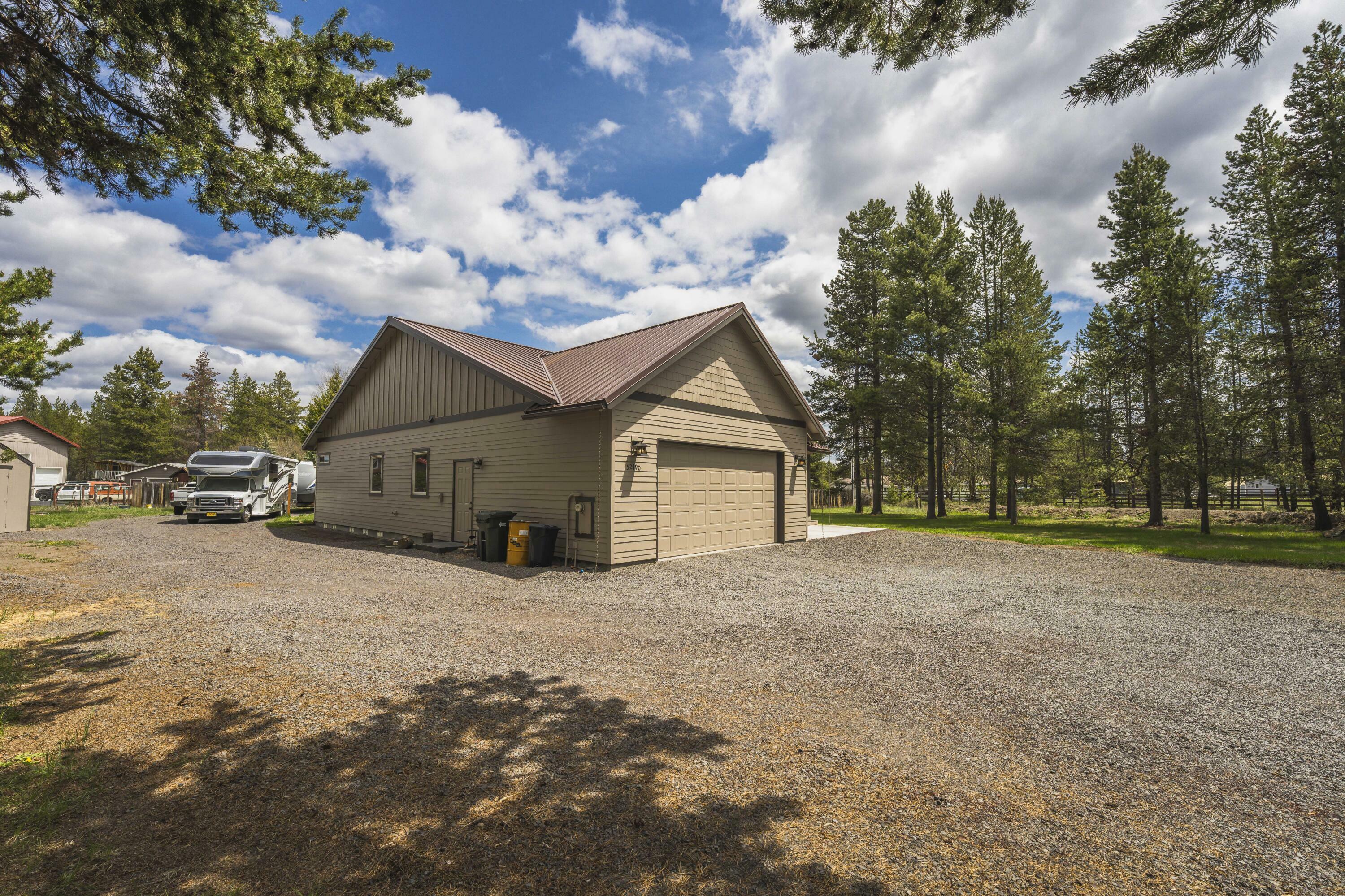 Property Photo: 52790 Meadow Lane OR 97739