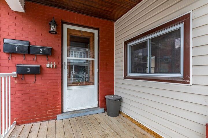Photo de la propriété:  23 Avenue Place  ON L3B 4B2 