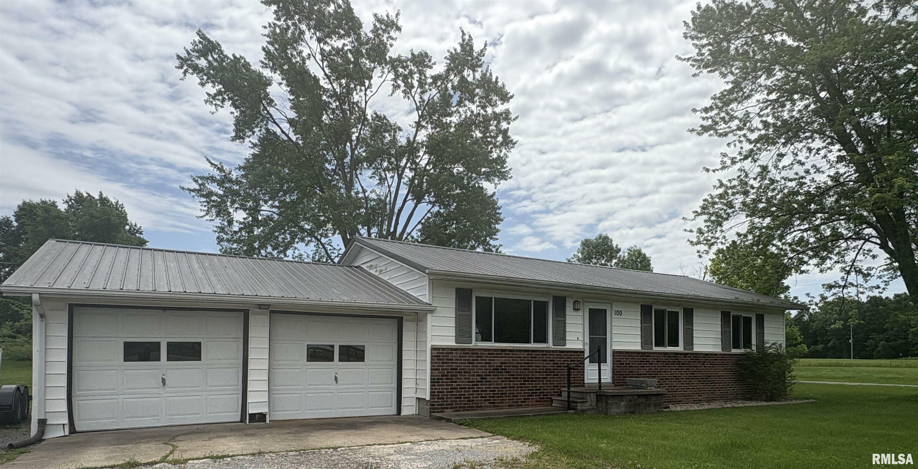 Property Photo:  100 N 35th Street  IL 62948 