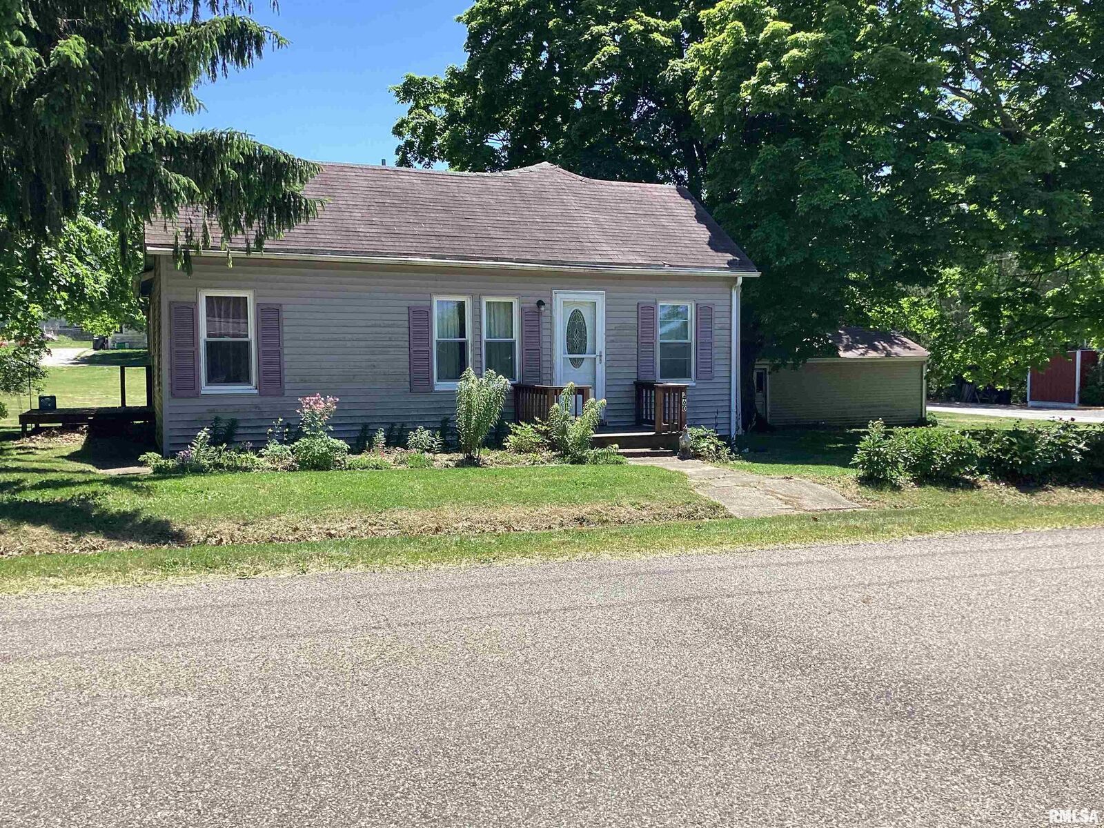 Property Photo:  260 W Division Street  IL 61553 