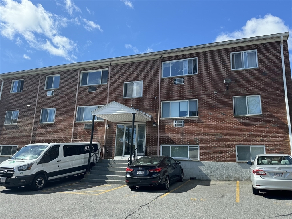 Property Photo: 135 Winthrop St 4A MA 01702