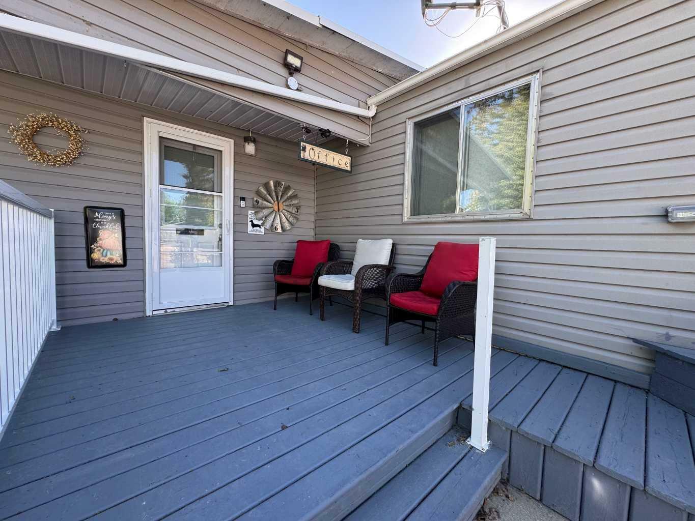 Property Photo:  810 56 Street 94  AB T7E 1P5 