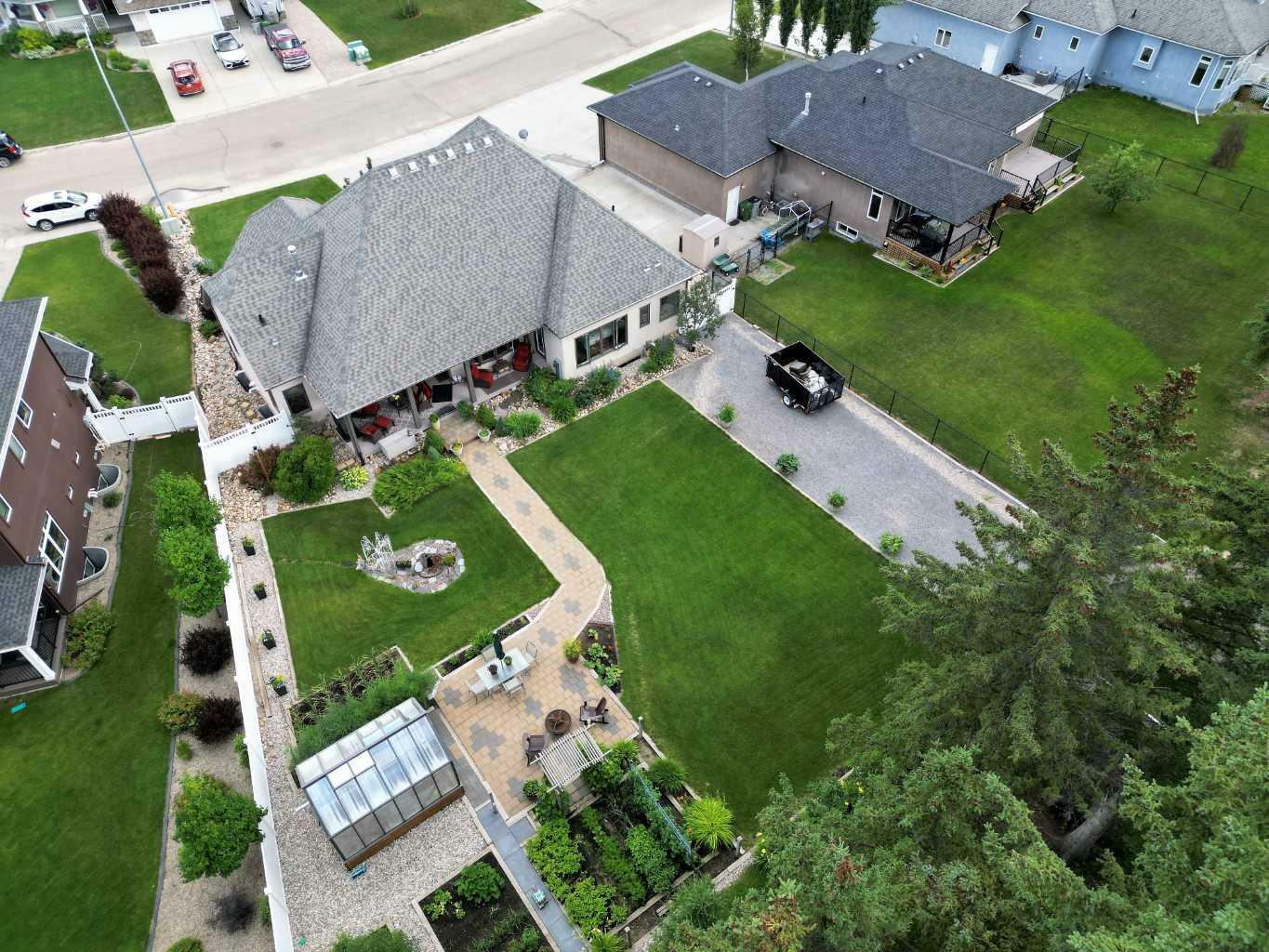 Property Photo: 5612 16 Avenue AB T7E 1X1