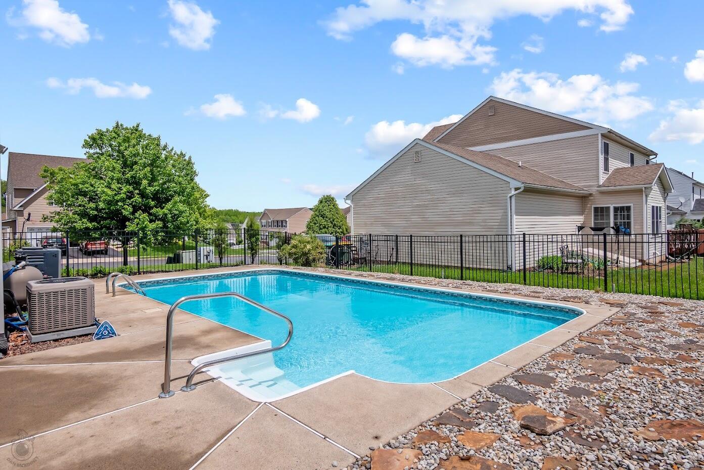 Property Photo: 2613 English Ivy Road PA 18064