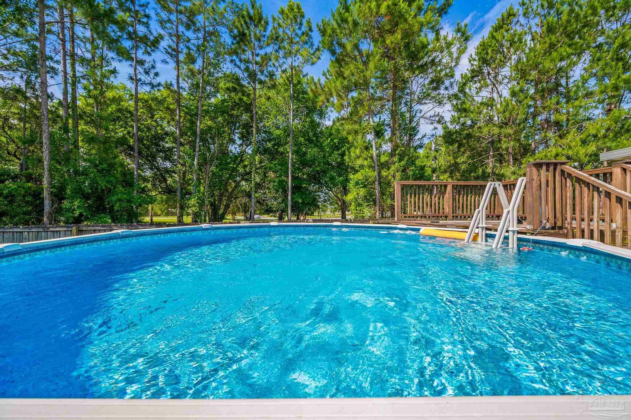 Property Photo: 3907 Elevator Ct FL 32571