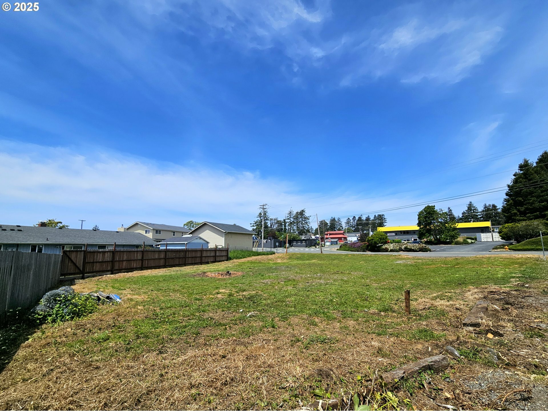 Property Photo: 425 Railroad St OR 97415