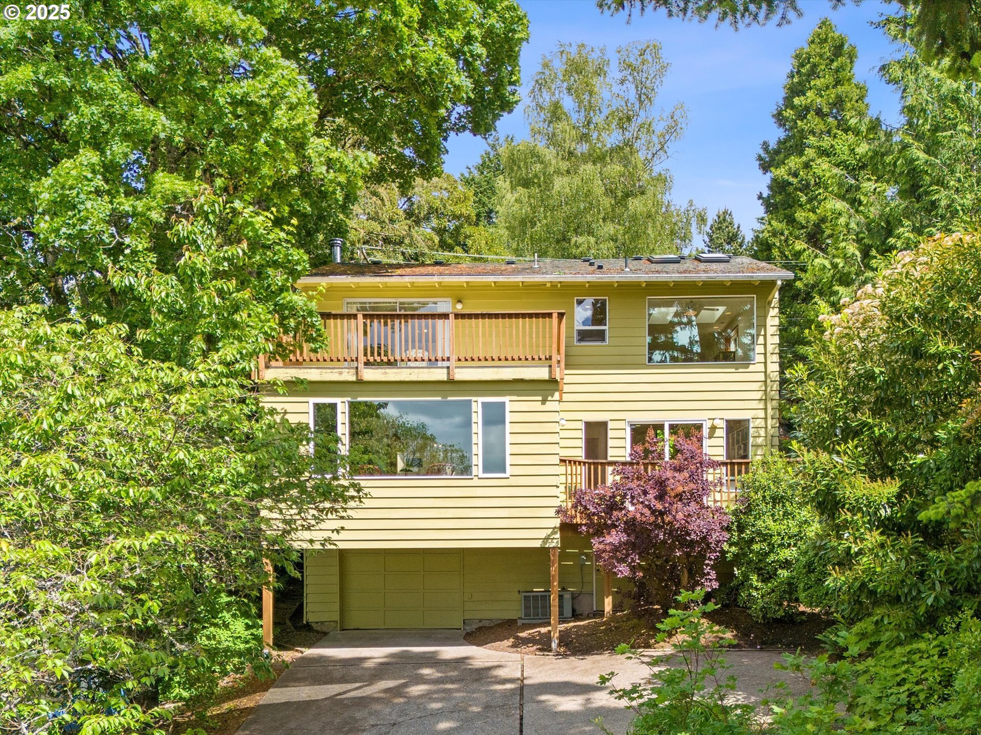 Property Photo: 7027 SW 33rd Pl OR 97219