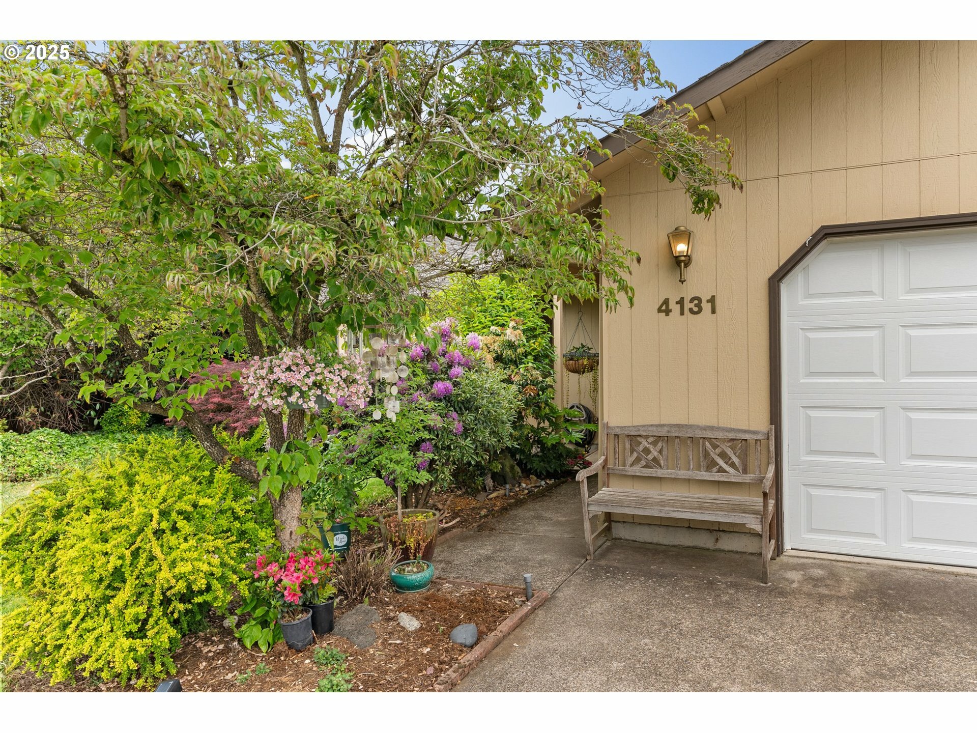 Property Photo: 4131 Jessen Dr OR 97402