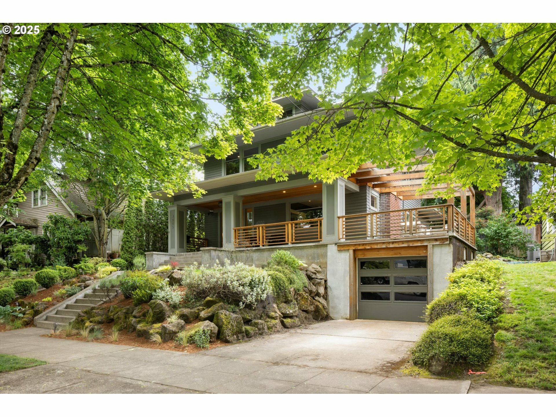 Property Photo: 4000 NE Hassalo St OR 97232