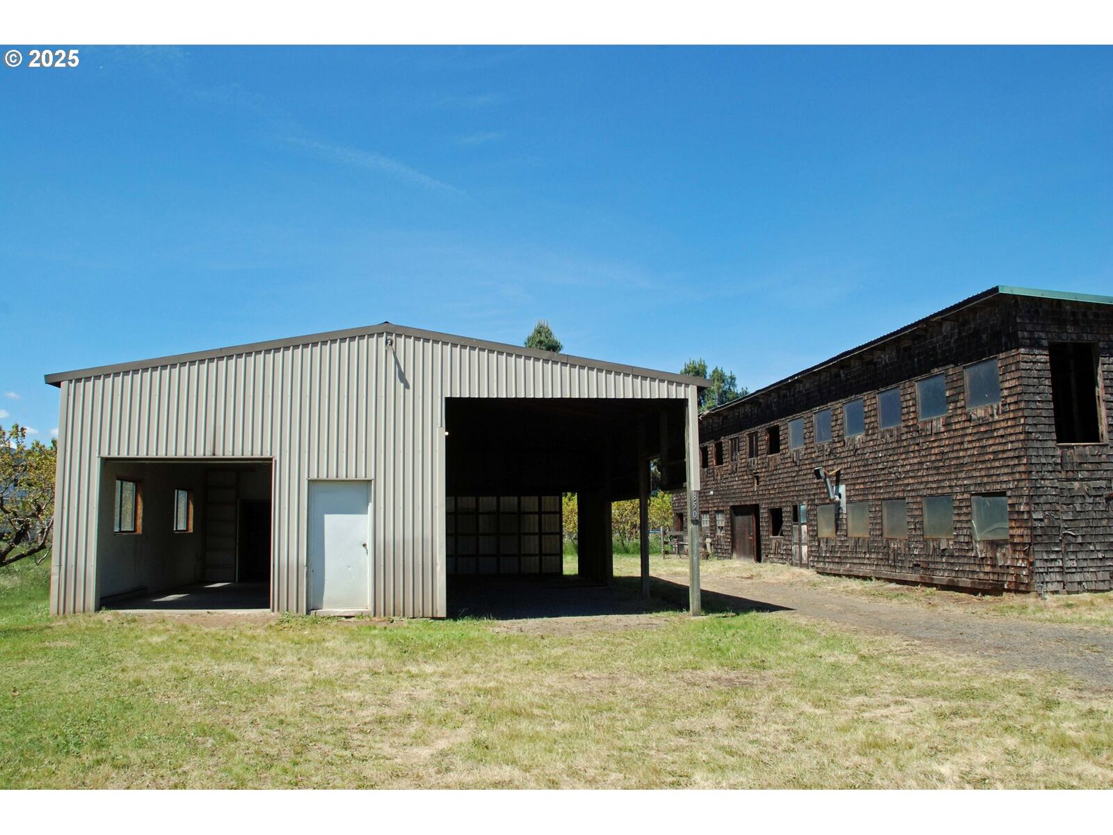 Property Photo: 850 Hobbs Rd OR 97031