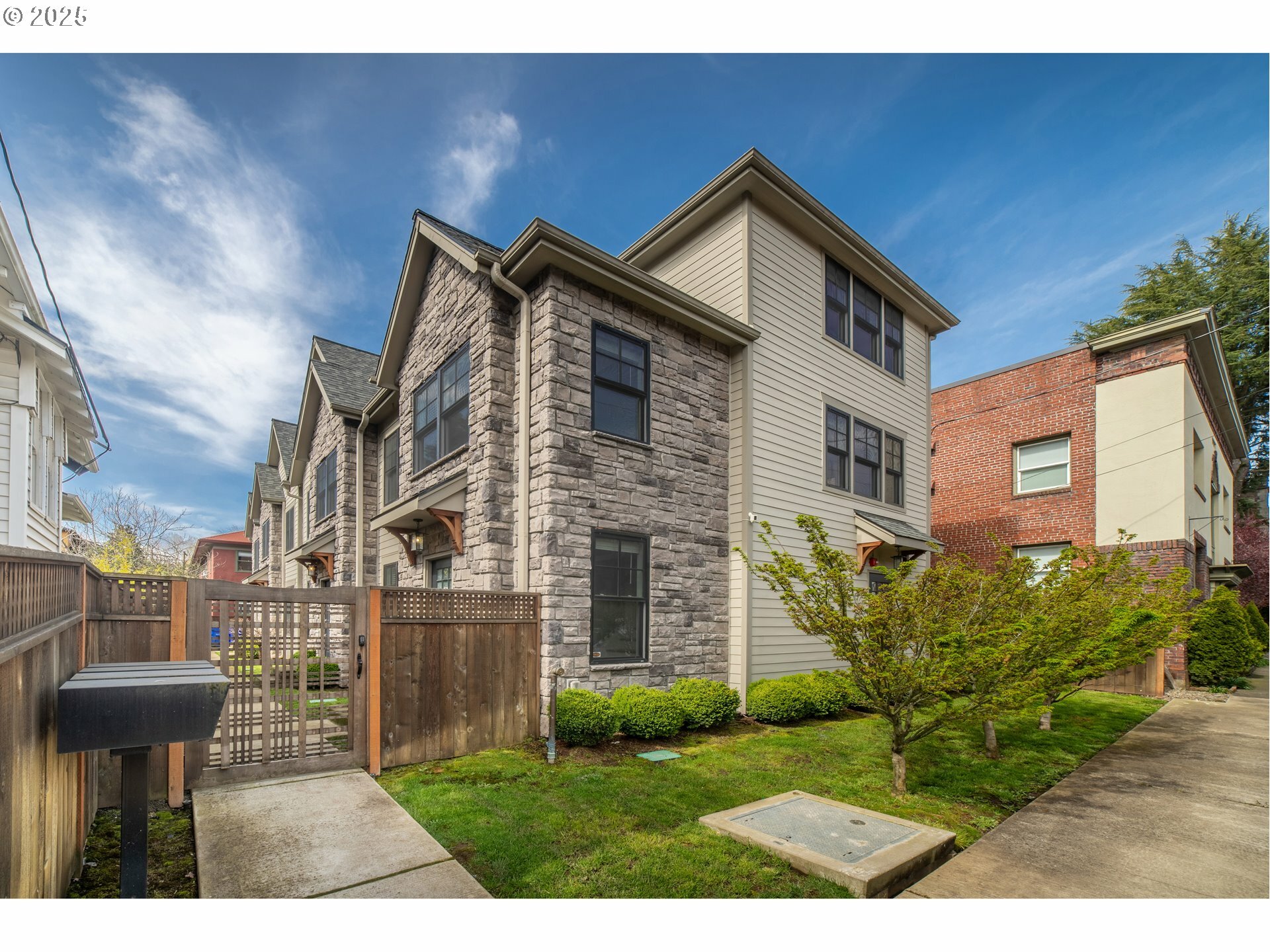621 NE Randall Ave  Portland OR 97232 photo