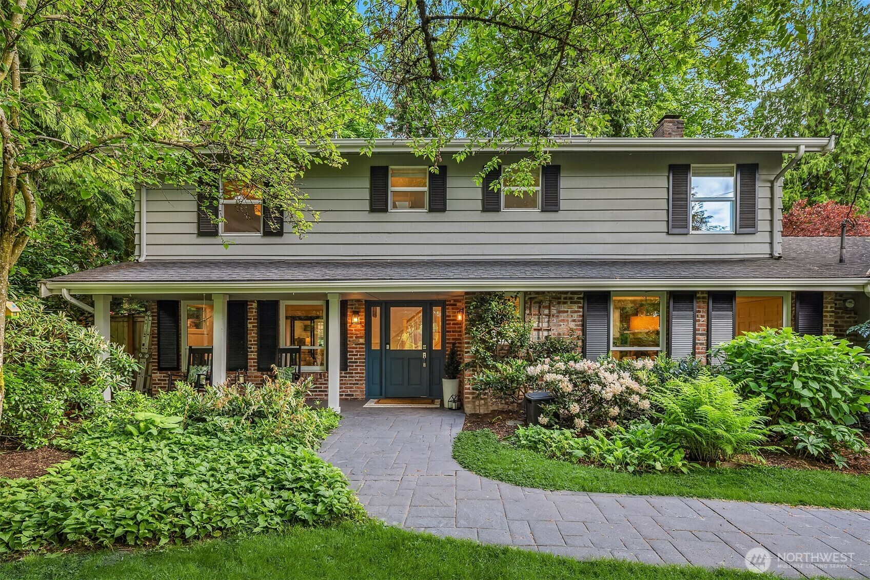 Property Photo: 8437 SE 62nd Street WA 98040