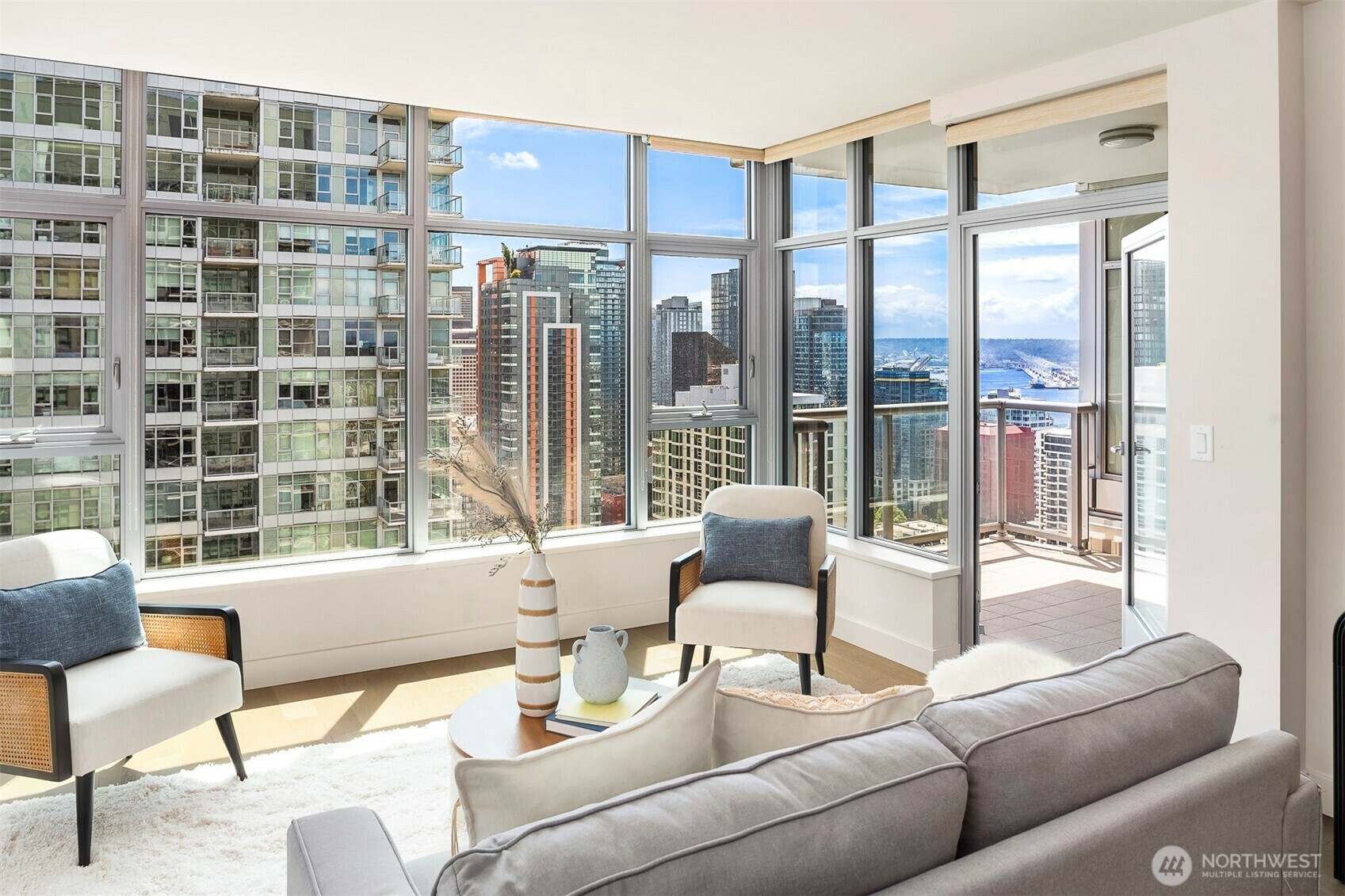 Property Photo: 583 Battery Street 3607N WA 98121