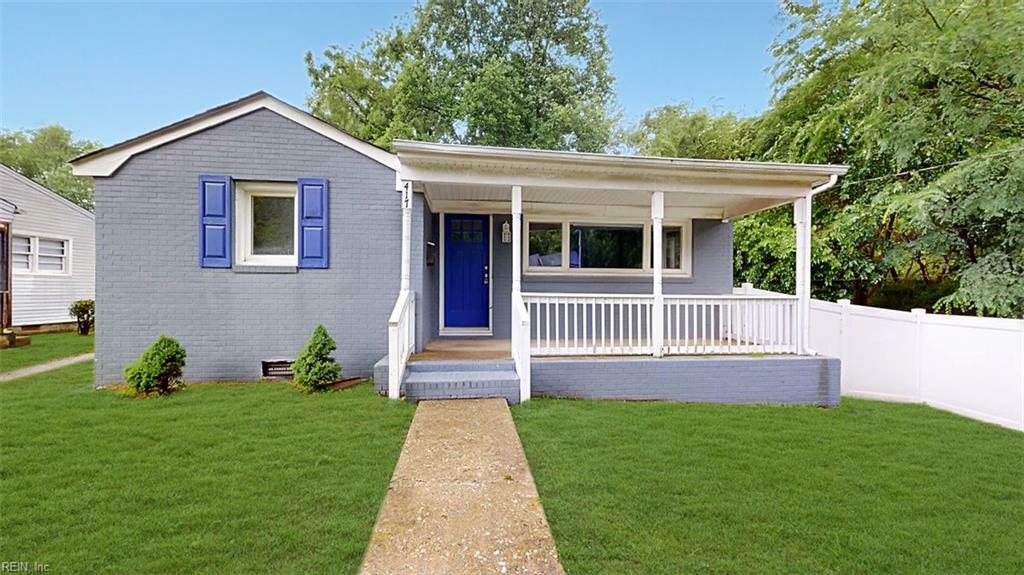 Property Photo: 417 Hollywood Ave VA 23434