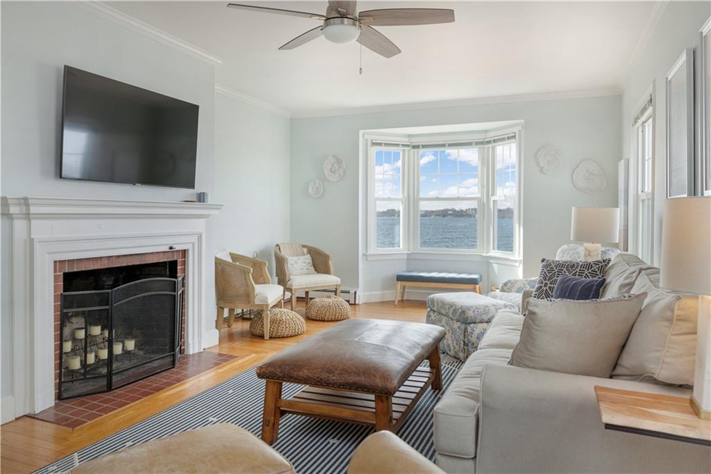Property Photo:  112 Esplanade  RI 02842 
