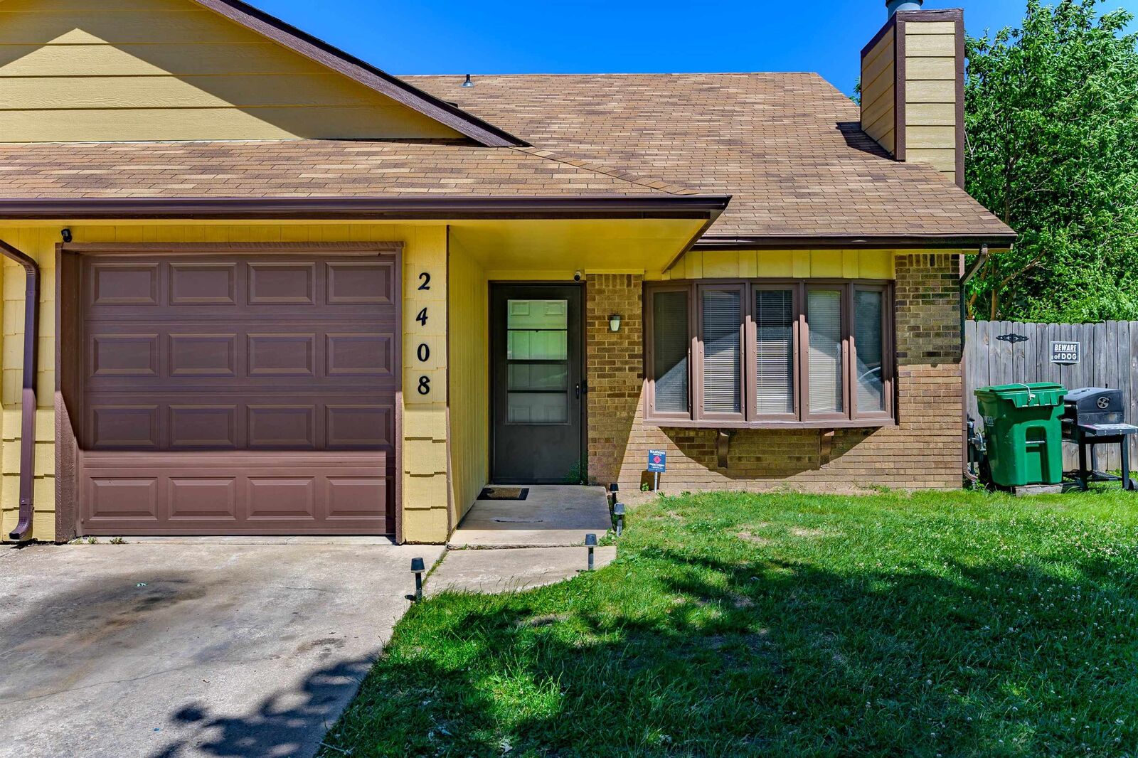 Property Photo: 2408 S Capri Ln KS 67210-1901