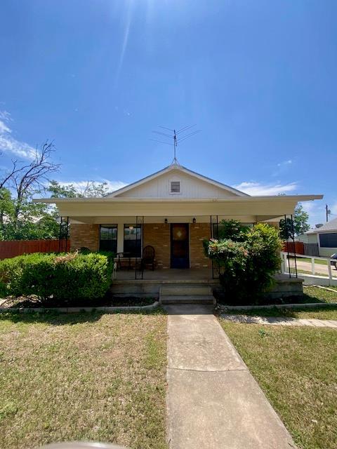 Property Photo: 925 E 40th St TX 76903