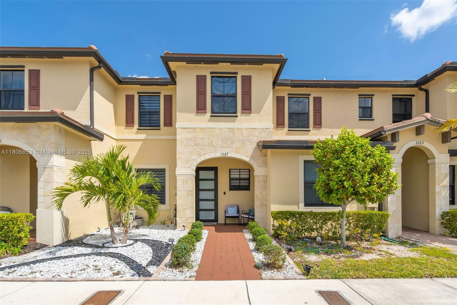 Property Photo: 3327 W 106th Ter FL 33018