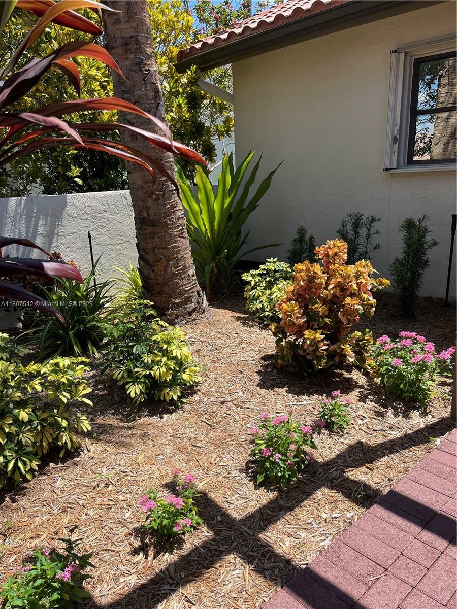 Property Photo: 8573 SW 115th Ct FL 33173